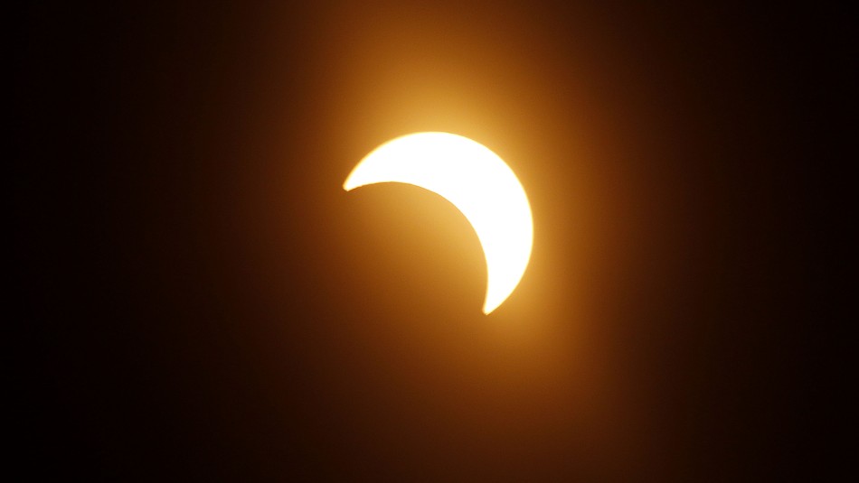 Mantienen en incertidumbre el avistamiento del eclipse solar Eclipse de sol en diciembre: Incertidumbre en turismo de la región de La Araucanía por el evento