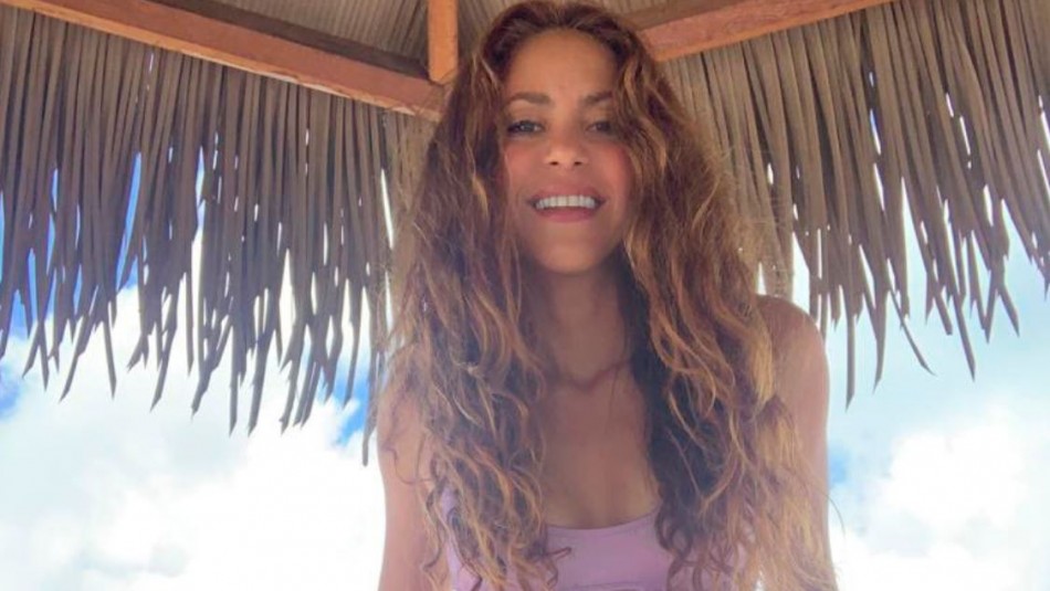 Shakira es furor en las redes sociales mostrando bikini diseñado por ella Shakira es furor en las redes sociales mostrando bikini diseñado por ella
