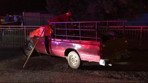 Dos personas fallecen en accidente vehicular entre camioneta y retroexcavadora en el Maule