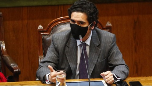 Votación de salario mínimo se posterga y el Gobierno se allana a un acuerdo