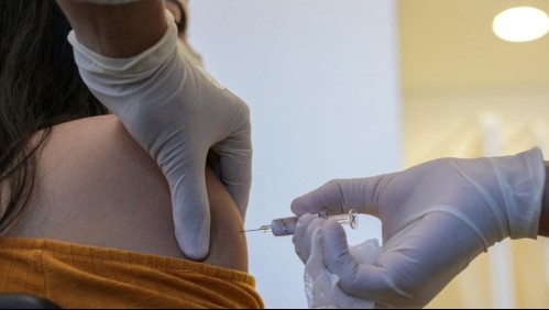 ISP por suspensión de vacuna de Oxford: 'Evaluación del estudio clínico en Chile sigue en curso'
