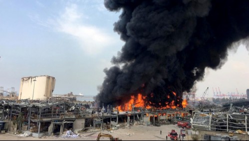 Gigantesco incendio en el puerto de Beirut semanas después de la devastadora explosión