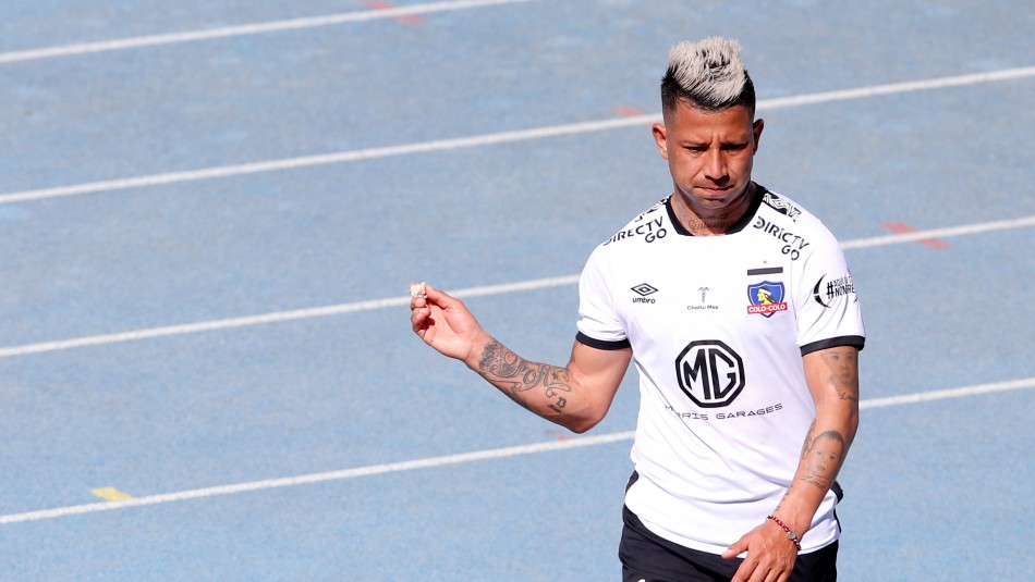 leo valencia violencia Hinchas llegan al Monumental pidiendo la salida de Leo Valencia tras denuncia por violencia