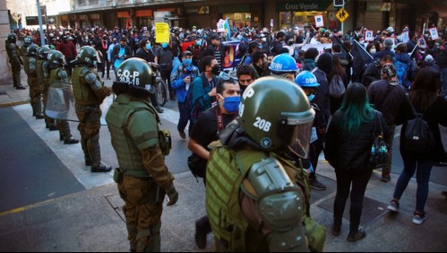 A 47 años del golpe militar: Marcha se dirige al Cementerio General de Santiago