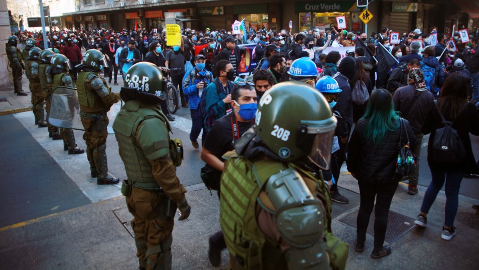 A 47 años del golpe militar: Marcha se dirige al Cementerio General de Santiago A 47 años del golpe militar: Marcha se dirige al Cementerio General de Santiago