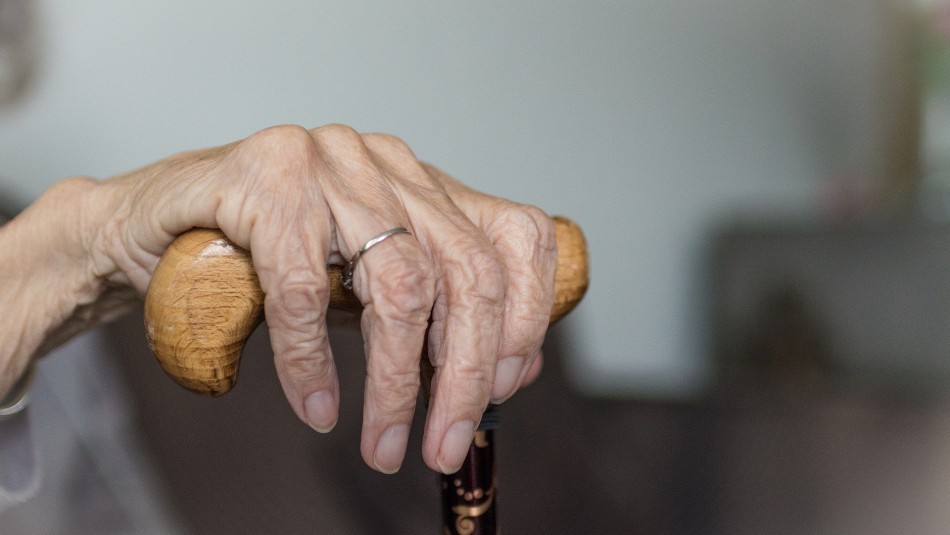 Mantuvo en secreto la muerte de su patrona para quedarse con la casa y el seguro de vida Mantuvo en secreto la muerte de su patrona para quedarse con la casa y el seguro de vida