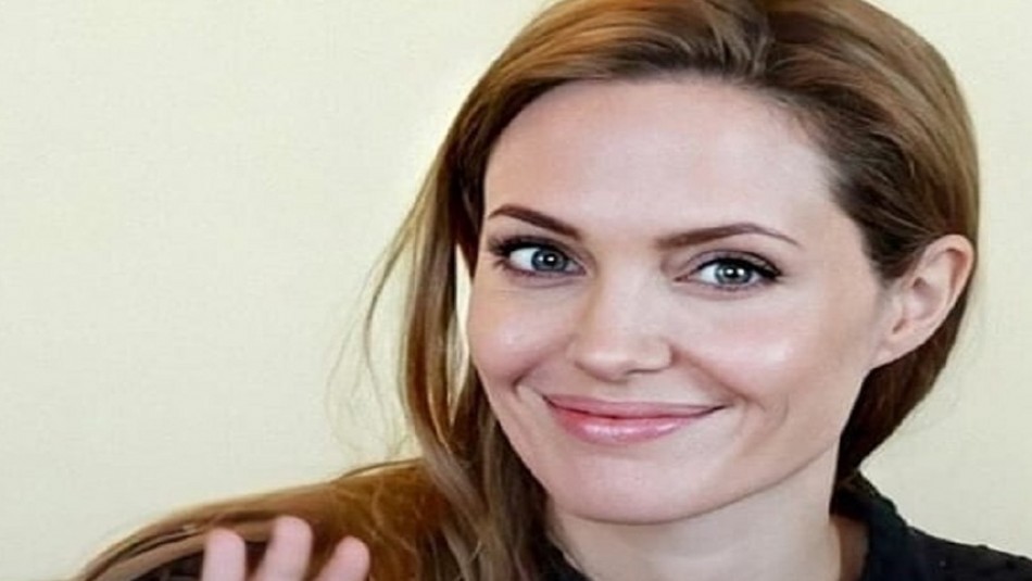 Angelina Jolie sorprende a dos niños de seis años que recaudan fondos vendiendo limonada Angelina Jolie sorprende a dos niños de seis años que recaudan fondos vendiendo limonada