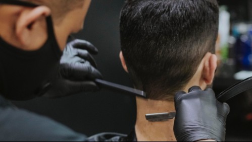 Sufrió quemaduras: Hombre fue a cortarse el pelo y terminó incapacitado por siete días