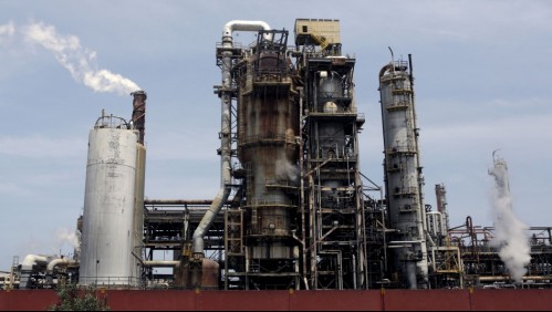 Derrame de hidrocarburos afecta costas de Venezuela tras filtración en conducto