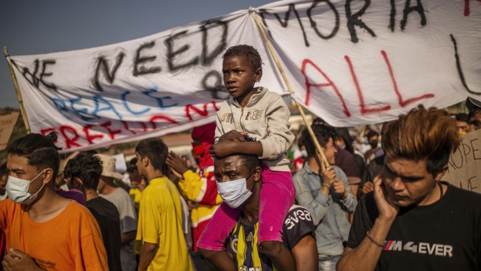 Refugiados en Lesbos, Grecia Tensión en isla griega de Lesbos tras incendio de campo de refugiados