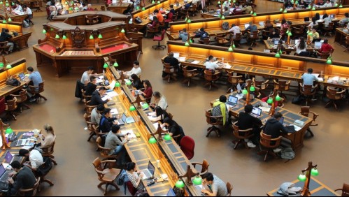 Pena de cárcel para un estudiante por filtrar respuestas de un examen en Argelia