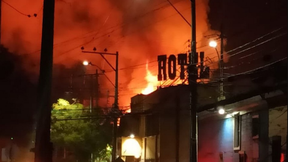 Violento incendio estructural afecta a viviendas en Iquique Violento incendio estructural afecta a viviendas en Iquique