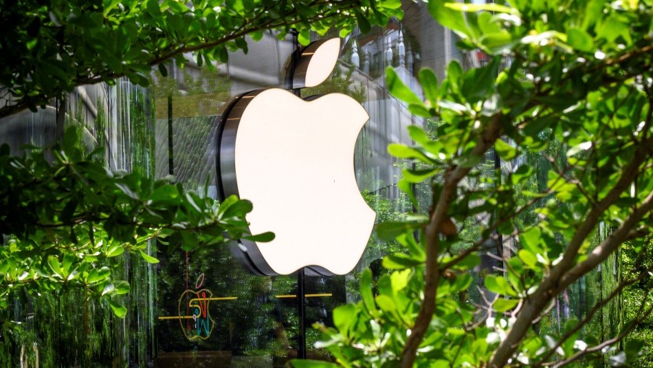 Apple Apple