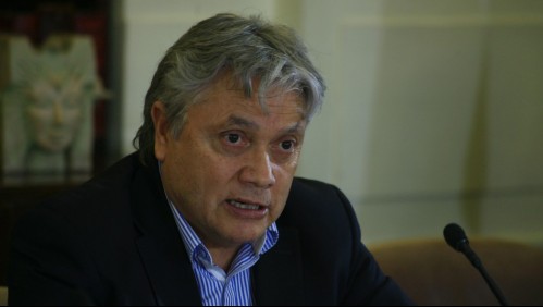 Senador Navarro solicita la incautación de los correos de Mañalich