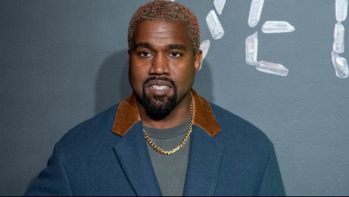 Kanye West orina un Grammy y amenaza con no lanzar más música en nuevo arranque en Twitter