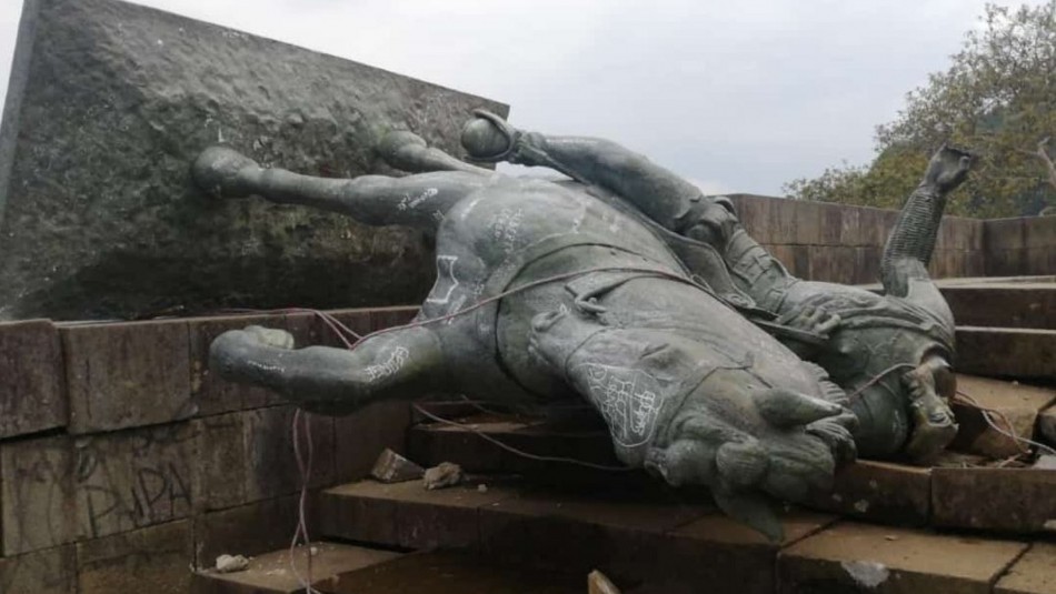 Indígenas colombianos derriban estatua de conquistador español Indígenas colombianos derriban estatua de conquistador español