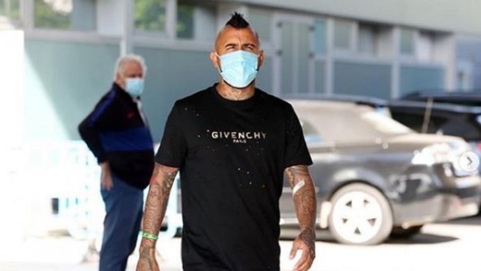 Arturo Vidal viaja a Italia y está cada vez más cerca del Inter de Alexis Sánchez Arturo Vidal viaja a Italia y está cada vez más cerca del Inter de Alexis Sánchez