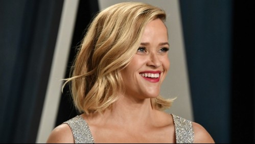 Reese Witherspoon y su look con vestido Louis Vuitton para ver los Emmy desde casa