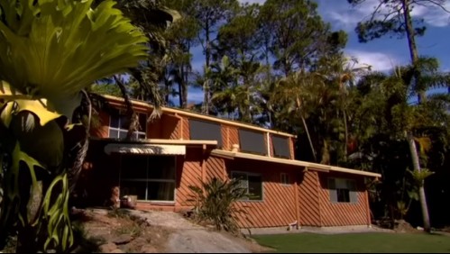 Pareja paga medio millón de dólares por una casa y a los pocos meses deben destruirla