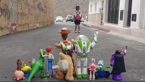 Foto de un niño que vuelve a clases emociona en redes sociales