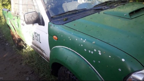 Dos carabineros heridos tras ataques a vehículo policial en Cañete