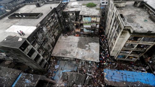 10 muertos y 11 rescatados tras derrumbe de un edifico en India