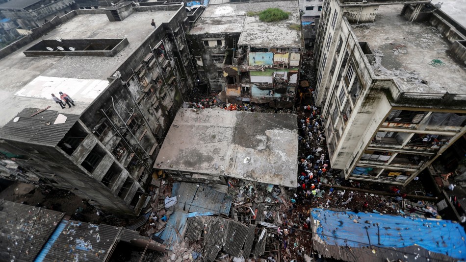 derrumbe edificio india 10 muertos y 11 rescatados tras derrumbe de un edifico en India