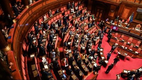 Italia aprueba histórica reducción del número de sus parlamentarios