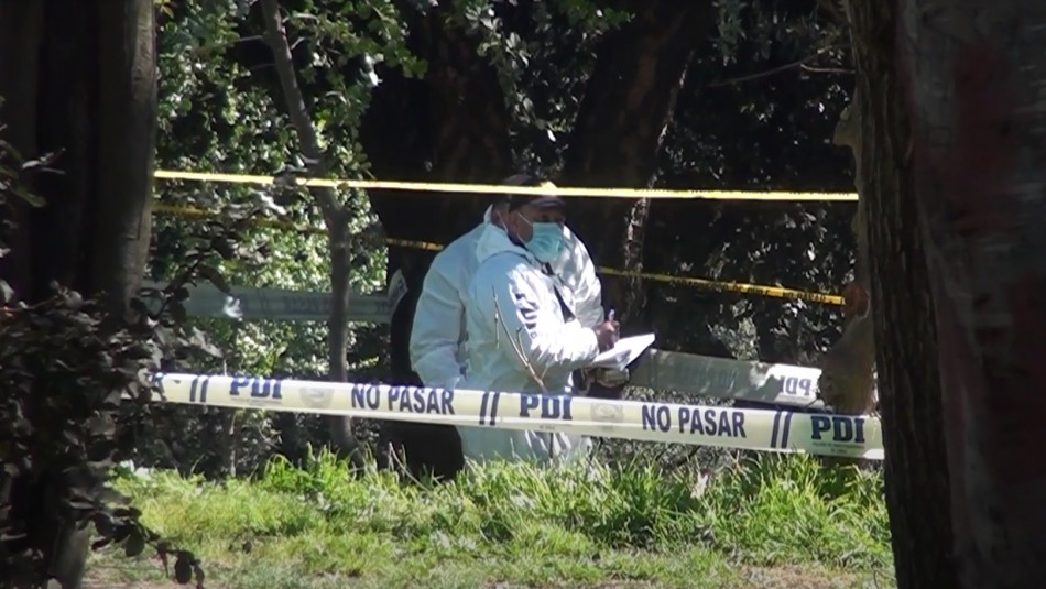 Hallan cuerpo de una mujer en cerro de Curicó: Investigan lesiones Hallan cuerpo de una mujer en cerro de Curicó: Investigan lesiones