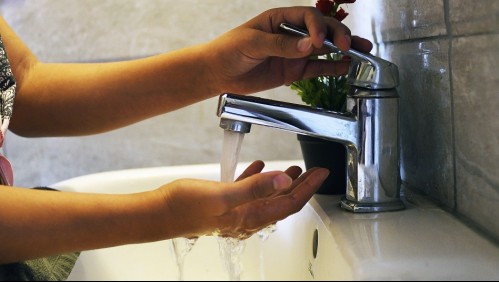 Anuncian rebaja en cuentas de agua para cuatro regiones del país