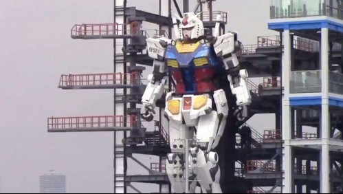 Como dibujo animado: Enorme robot japonés de 18 metros de altura da sus primeros pasos