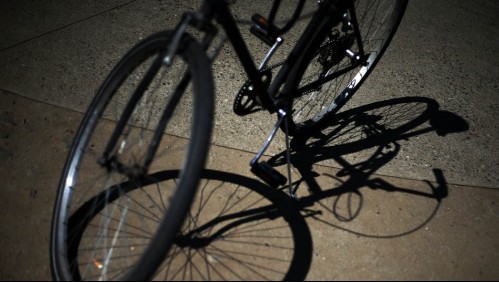 Ciclista fallece tras ser colisionado por una camioneta en Pudahuel