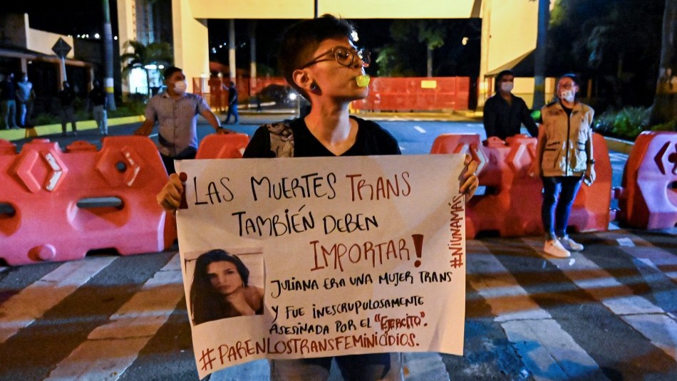 Mujer trans muere tras recibir disparo de un militar en Colombia Mujer trans muere tras recibir disparo de un militar en Colombia