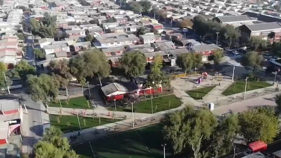 'Furia vecinal' en Pudahuel por construcción de edificio en zona destinada para área verde 'Furia vecinal' en Pudahuel por construcción de edificio en zona destinada para área verde