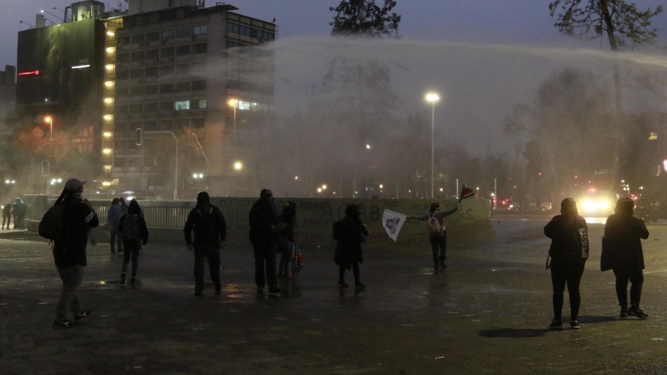 16 detenidos tras jornada de manifestación en Plaza Baquedano 16 detenidos tras jornada de manifestación en Plaza Baquedano