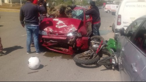 Carabinero es impactado por vehículo mientras acudía a un robo: Presenta múltiples fracturas