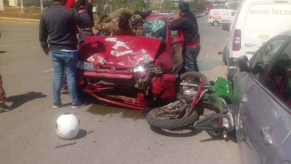 Carabinero es impactado por vehículo mientras acudía a un robo: Presenta múltiples fracturas Carabinero es impactado por vehículo mientras acudía a un robo: Presenta múltiples fracturas