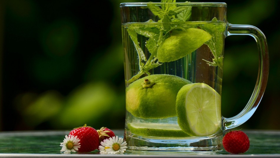¿Funciona?: Mira los mitos y verdades de tomar agua de limón en ayunas ¿Funciona?: Mira los mitos y verdades de tomar agua de limón en ayunas