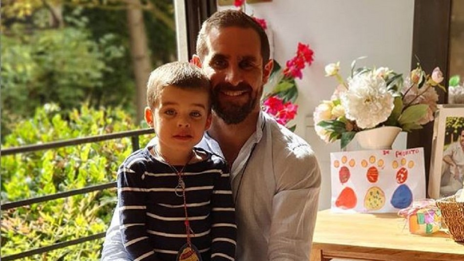El doctor Arriagada y su hijo Pedrito Viudo de Javiera Suárez comparte foto de su niñez y todos lo comparan con su hijo Pedrito