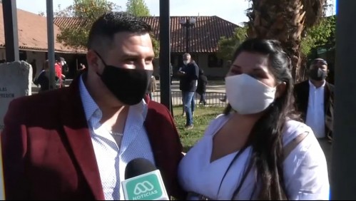 Puente Alto en Transición: Pareja llega para casarse en el Registro Civil tras un mes de espera