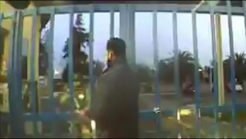 Nervios de acero: Cámaras registran negociación entre taxista y asaltante