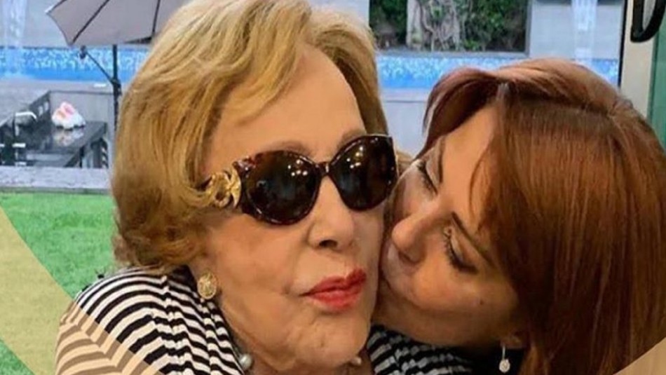 Alejandra Guzmán y su mamá se hacen un Alejandra Guzmán y su mamá se hacen un