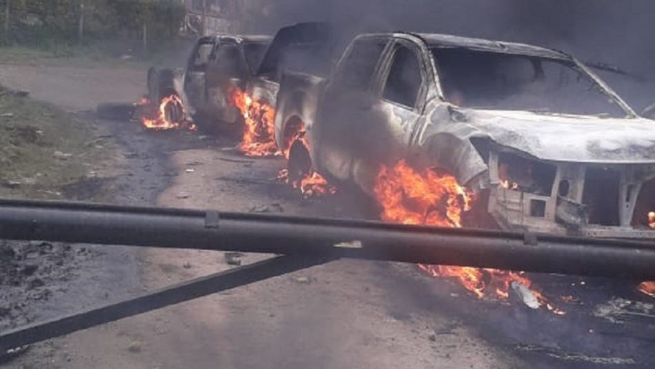 Ataque incendiario en Contulmo Ataque incendiario deja dos vehículos policiales quemados en la región del Biobío