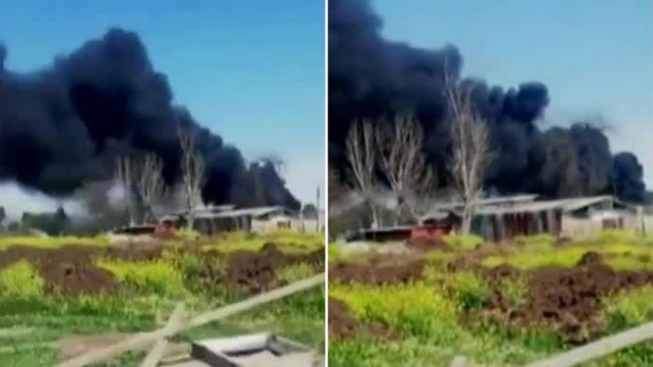 Gran incendio afecta a empresa de neumáticos en Maipú Gran incendio afecta a empresa de neumáticos en Maipú