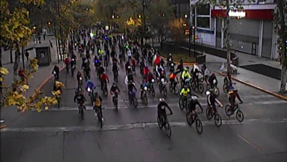 Ciclistas generan congestión en distintos puntos de Santiago Ciclistas generan congestión en distintos puntos de Santiago