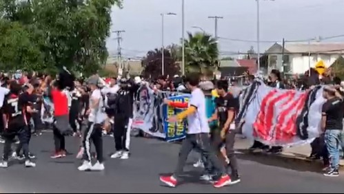Barristas de Colo Colo generan disturbios y Metro debe cerrar temporalmente la estación Pedrero