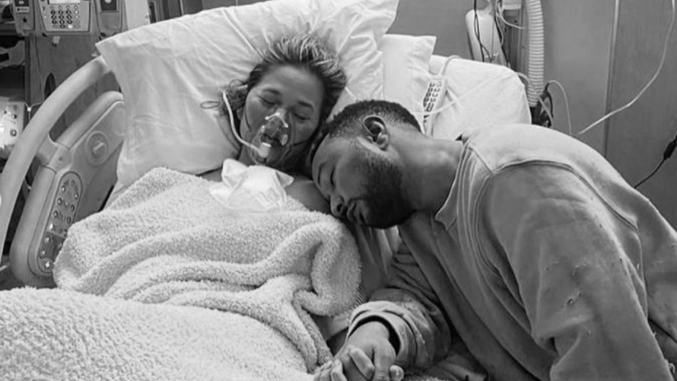 John Legend y su pareja Chrissy Teigen pierden a su bebé tras aborto espontáneo John Legend y su pareja Chrissy Teigen pierden a su bebé tras aborto espontáneo
