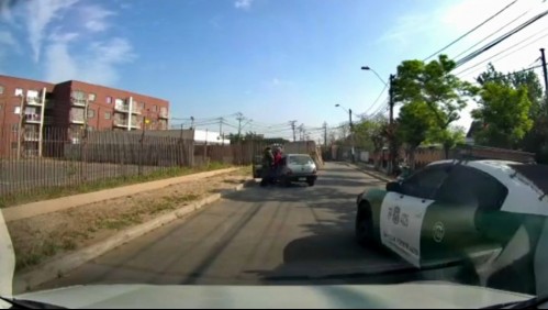 Conductor ayuda a Carabineros para perseguir a automovilista que escapa de control