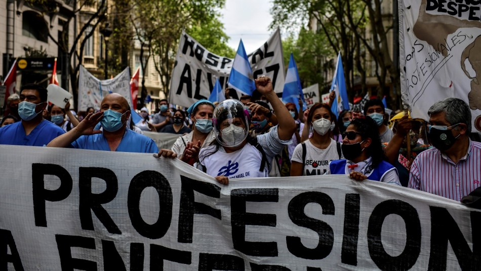 Argentina Enfermeros de Argentina marchan por aumento salarial en plena pandemia de coronavirus