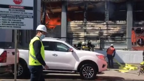 Gran incendio afecta a la empresa pesquera Camanchaca en Talcahuano
